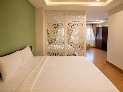 Habitación twin con vistas a la ciudad — Golf Star Hotel